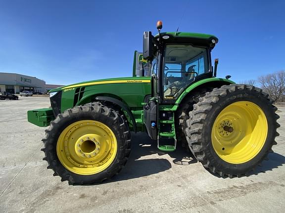 Image of John Deere 8370R equipment image 1