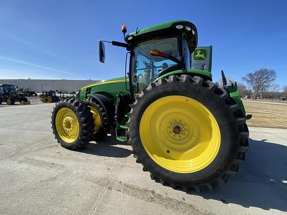 Image of John Deere 8370R equipment image 2