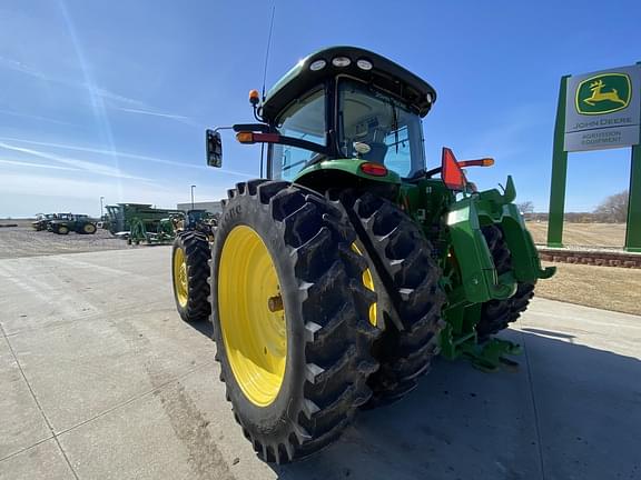 Image of John Deere 8370R equipment image 3