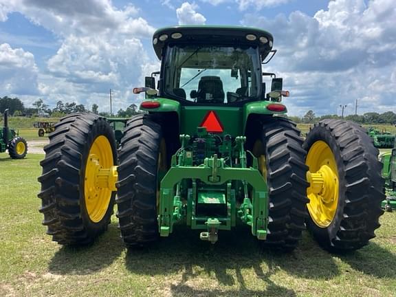 Image of John Deere 8370R equipment image 4