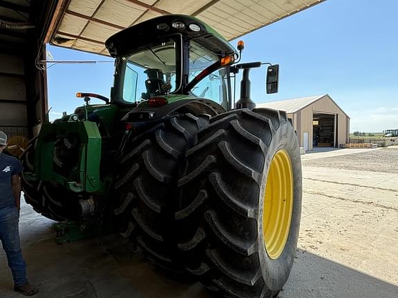 Image of John Deere 8370R equipment image 4