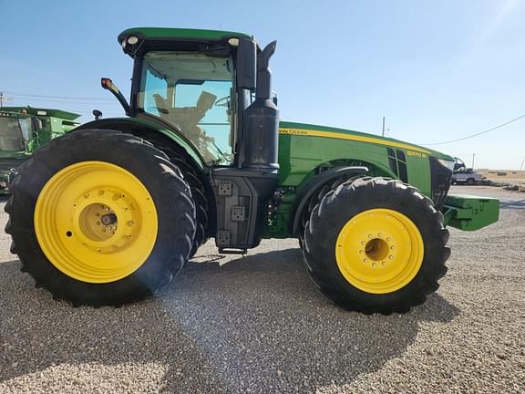 Image of John Deere 8370R equipment image 4