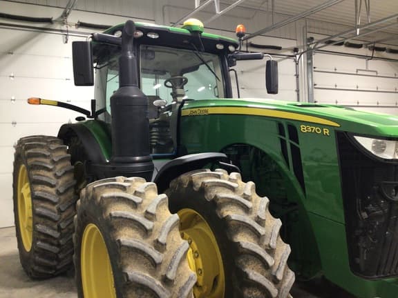 Image of John Deere 8370R equipment image 3