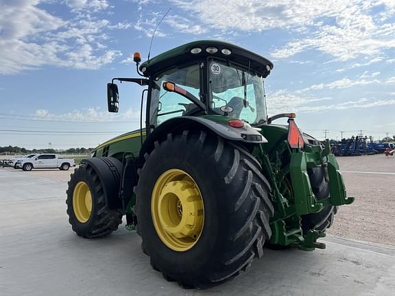 Image of John Deere 8370R equipment image 2