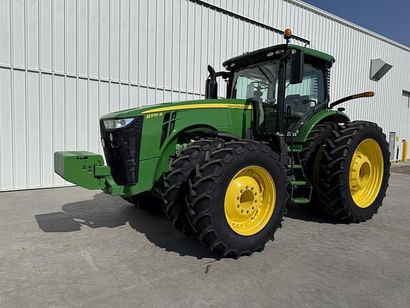 Image of John Deere 8370R equipment image 4