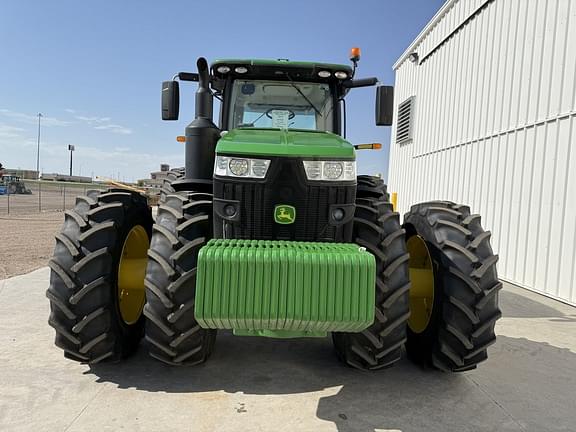Image of John Deere 8370R equipment image 2