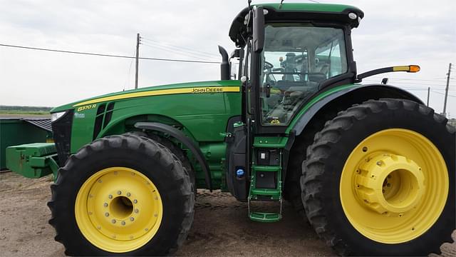 Image of John Deere 8370R equipment image 1