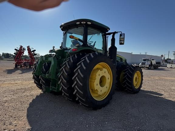 Image of John Deere 8370R equipment image 4