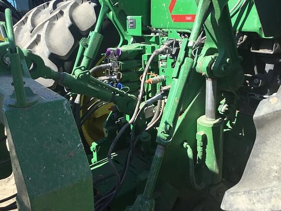 Image of John Deere 8370R equipment image 3