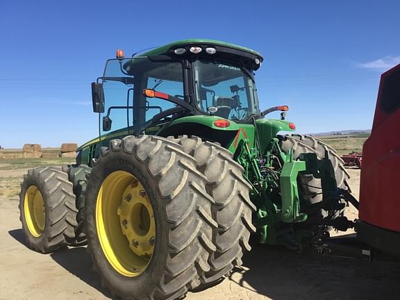 Image of John Deere 8370R equipment image 1