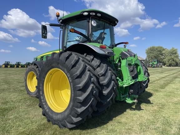 Image of John Deere 8370R equipment image 2