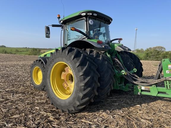 Image of John Deere 8370R equipment image 2