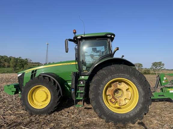 Image of John Deere 8370R equipment image 1