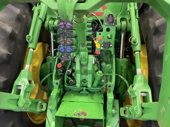 Image of John Deere 8370R equipment image 4