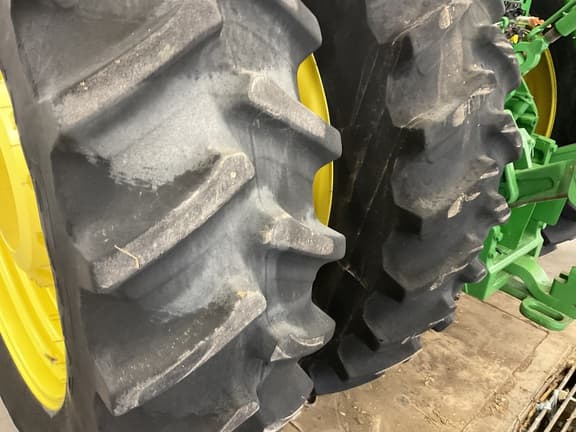 Image of John Deere 8370R equipment image 2