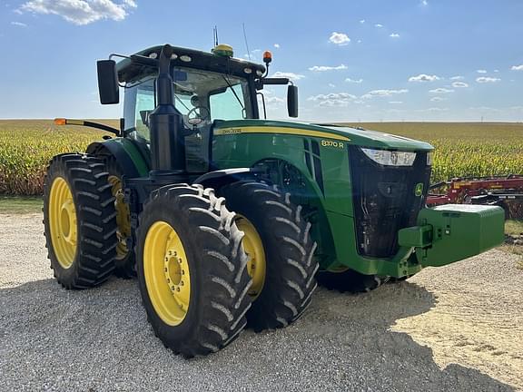 Image of John Deere 8370R equipment image 3