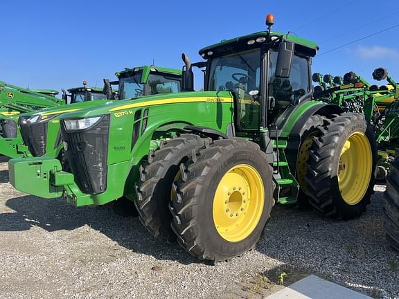 Image of John Deere 8370R equipment image 2