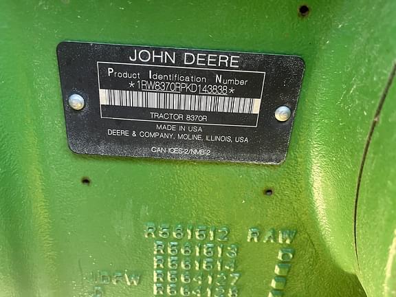 Image of John Deere 8370R equipment image 4