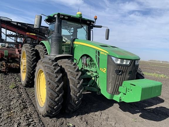 Image of John Deere 8370R equipment image 2
