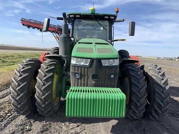Image of John Deere 8370R equipment image 1