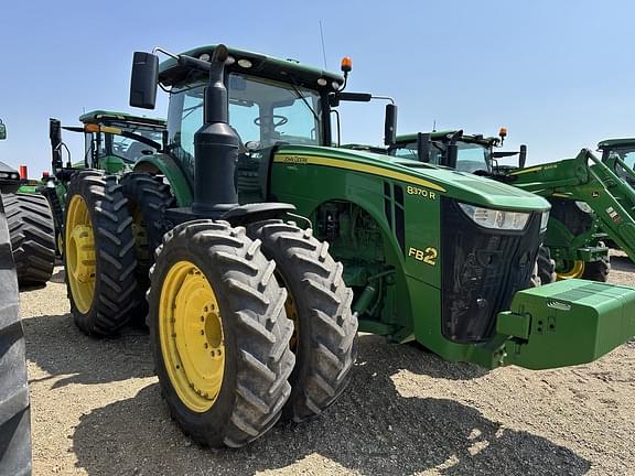 Image of John Deere 8370R equipment image 1
