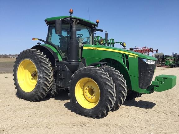 Image of John Deere 8370R equipment image 1