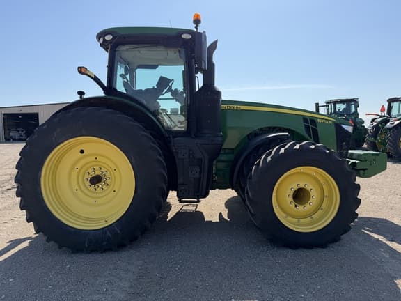 Image of John Deere 8370R equipment image 4
