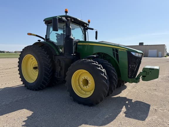 Image of John Deere 8370R equipment image 3