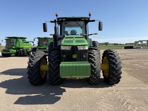 Image of John Deere 8370R equipment image 1