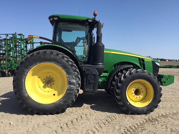 Image of John Deere 8370R equipment image 2