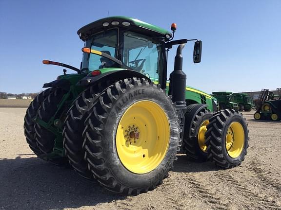 Image of John Deere 8370R equipment image 4