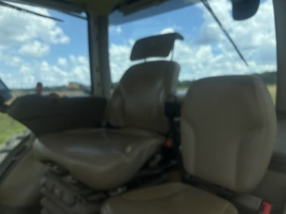 Image of John Deere 8370R equipment image 1