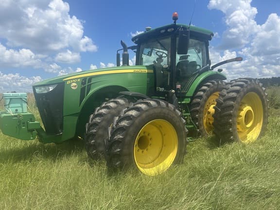 Image of John Deere 8370R equipment image 2