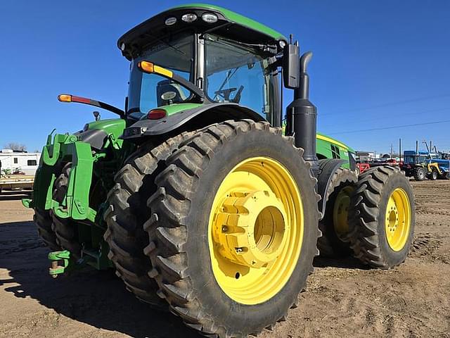 Image of John Deere 8370R equipment image 2