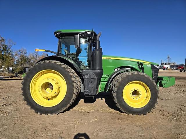 Image of John Deere 8370R equipment image 1