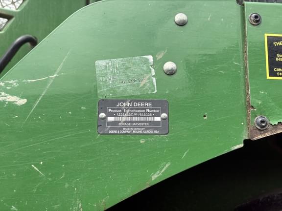 Image of John Deere 8400 equipment image 2