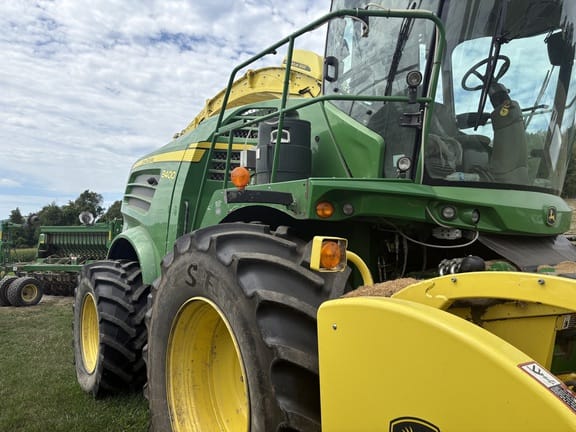 2019 John Deere 8400 Equipment Image0