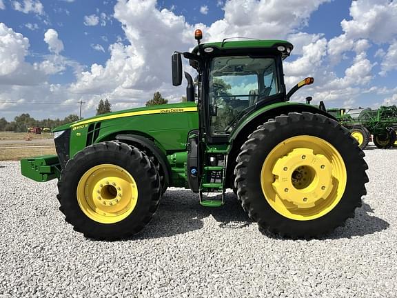 Image of John Deere 8400R equipment image 1