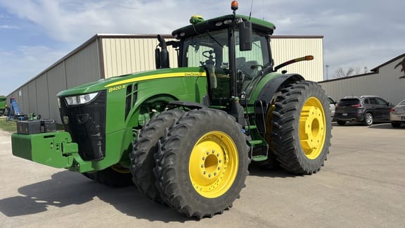2019 John Deere 8400R Equipment Image0