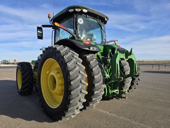 Image of John Deere 8400R equipment image 2