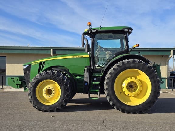 Image of John Deere 8400R equipment image 1
