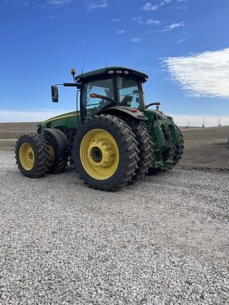 Image of John Deere 8400R equipment image 1