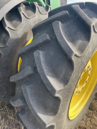 Image of John Deere 8400R equipment image 2