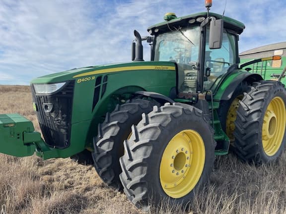 Image of John Deere 8400R equipment image 1