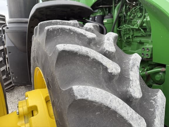 Image of John Deere 8400R equipment image 2