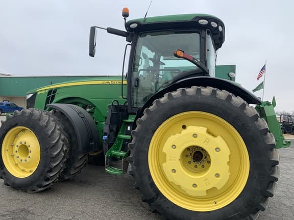 Image of John Deere 8400R equipment image 3