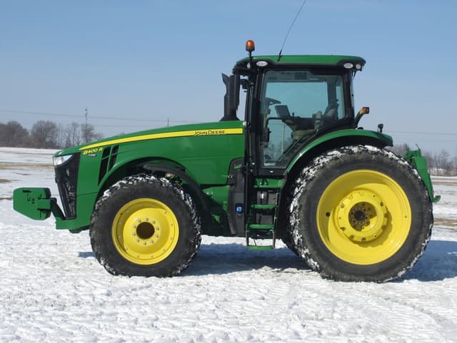 Image of John Deere 8400R equipment image 2