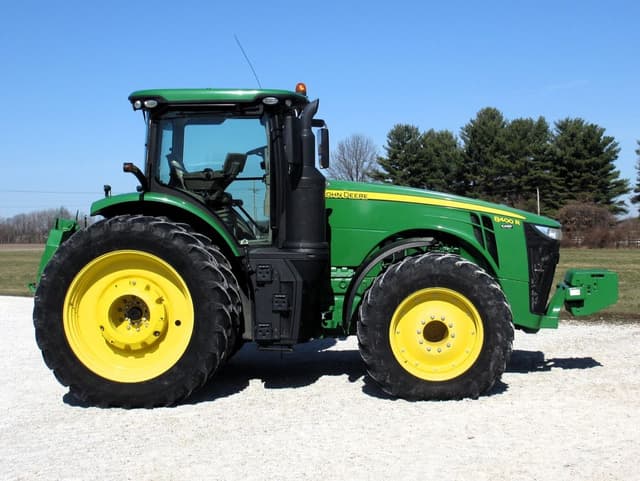 Image of John Deere 8400R equipment image 4