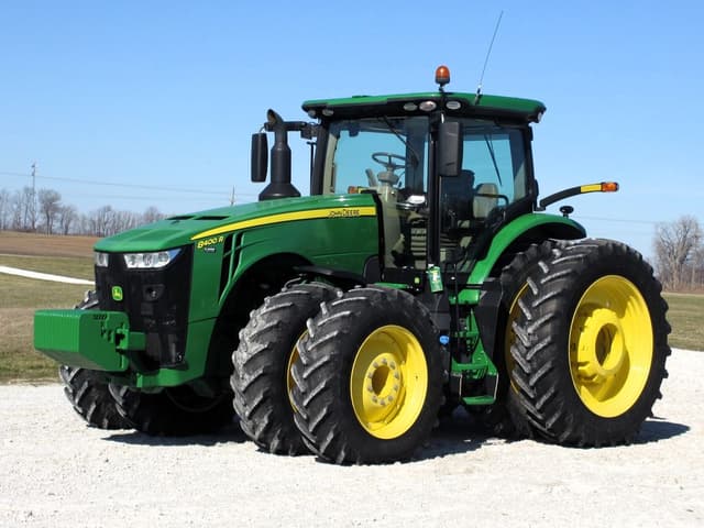 Image of John Deere 8400R equipment image 2