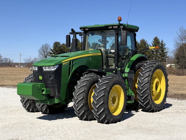 Image of John Deere 8400R equipment image 2
